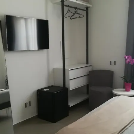 Casa Umeli 게스트하우스 4*